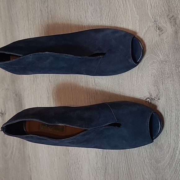 HALOGEN NAVY BLUE SUEDE KATRINA PEEP TOE BOOTIES size 8.5 - Picture 1 of 10